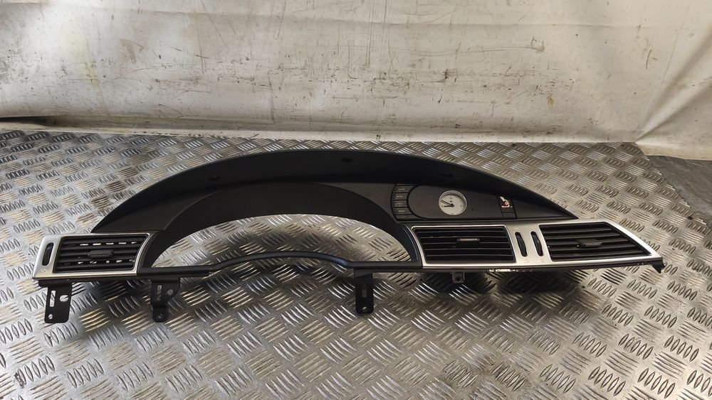 Ramka Konsoli Licznika Chrysler Pacifica 2004R F1014B2021