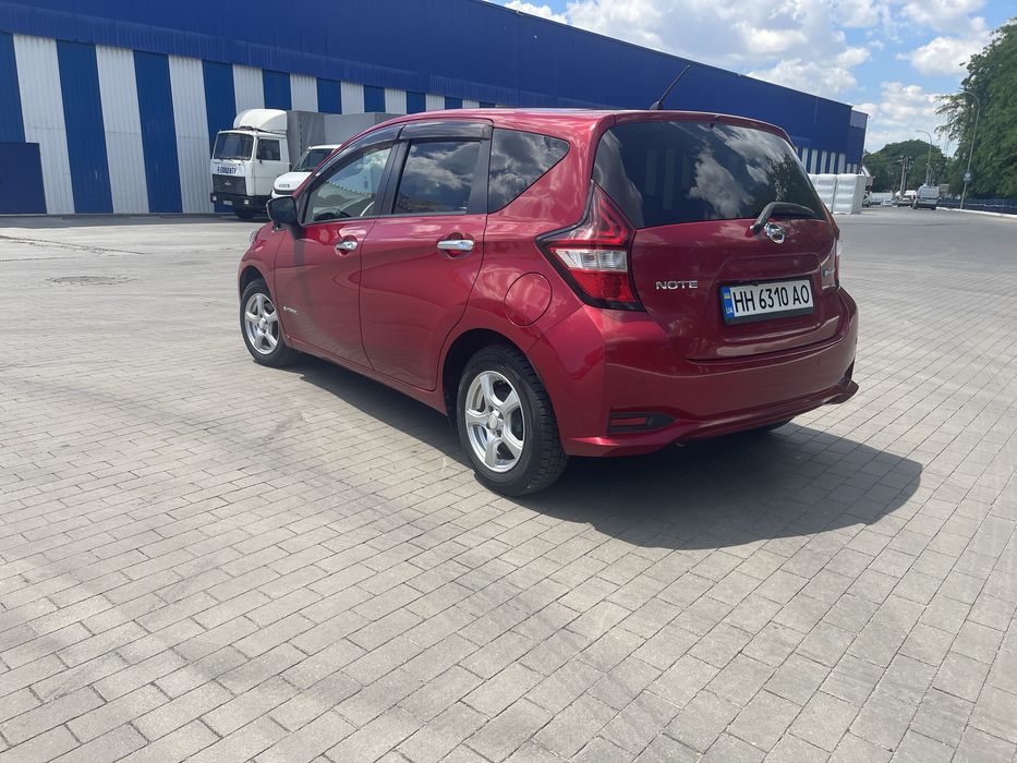 Продам Nissan Note гібрид 10500y.e.