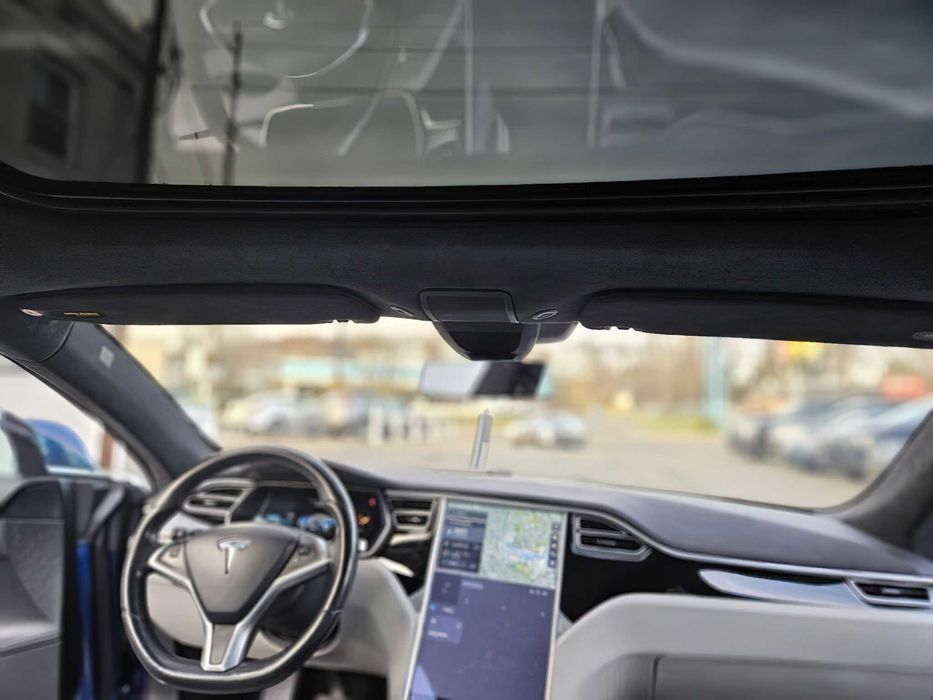 Tesla Model S 90D      2015