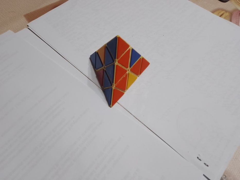 Кубик-рубик пирамидка
