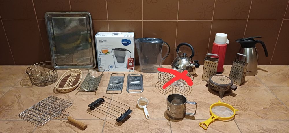 Baniaczki emaliowane maszynki do mięsa,serwisy do kawy.