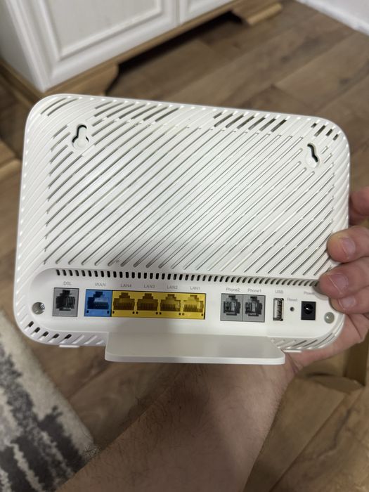 Роутер Huawei model DG8245V