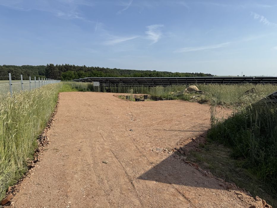 Drogi dojazdowe, utwardzenie placy manewrowych, kruszywo, podbudowa