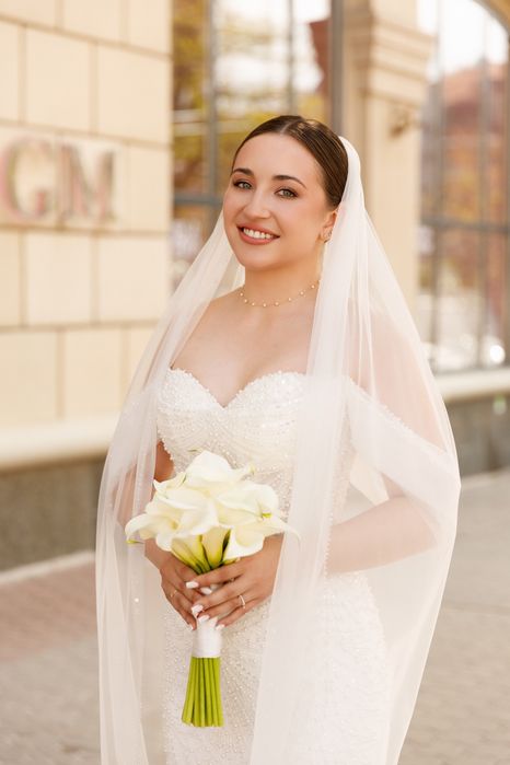 Весільна сукня.