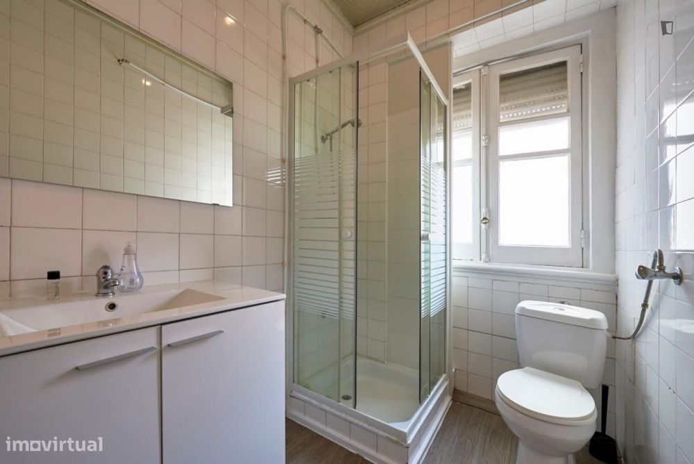 Quarto - localizado em Marquês de Pombal Lisbon