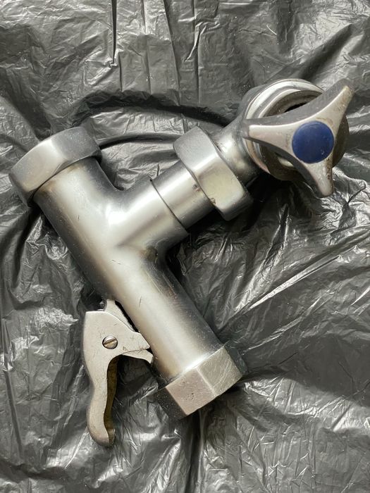 Кран для піссуара