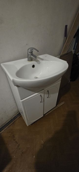 Продам тумбу + раковину + смеситель