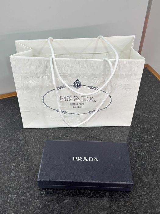 Prada - Caixa + Saco
