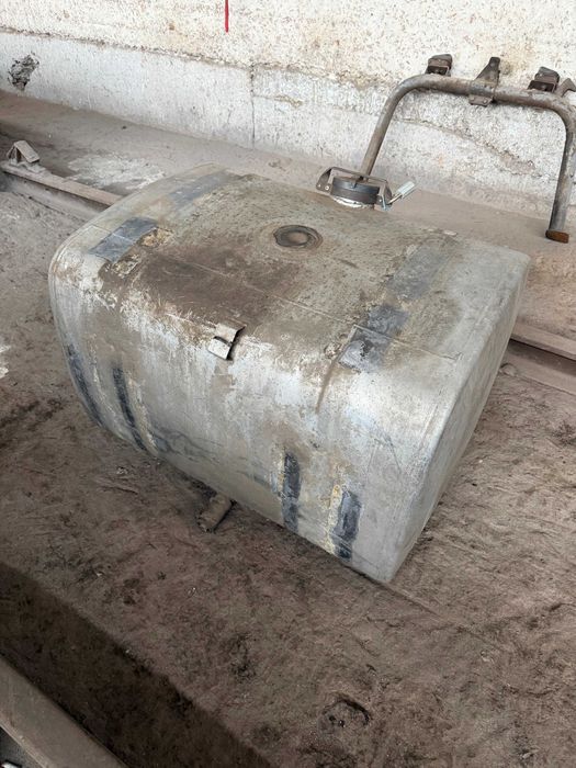 Паливні баки від DAF на 200л і 800л