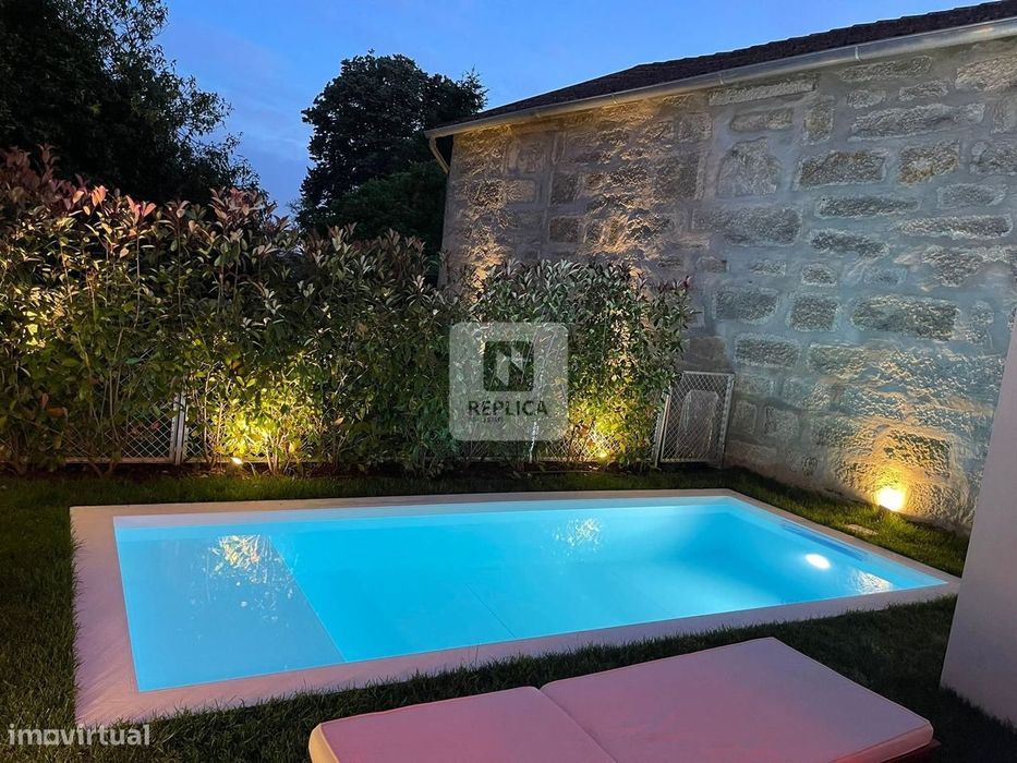 Moradia T4 em Condomínio Fechado com Piscina e Jardim