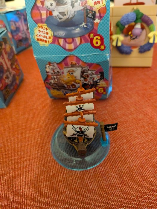 Figuras gacha (One Piece, Pokémon)