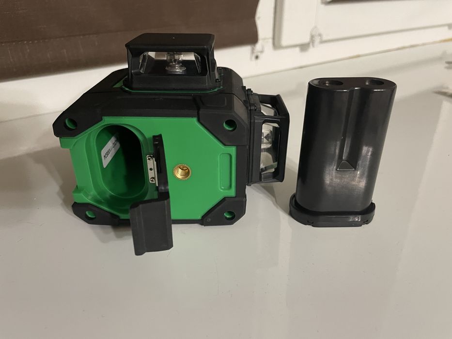 Професійний лазерний будівельний рівень 3D Protester LL412G