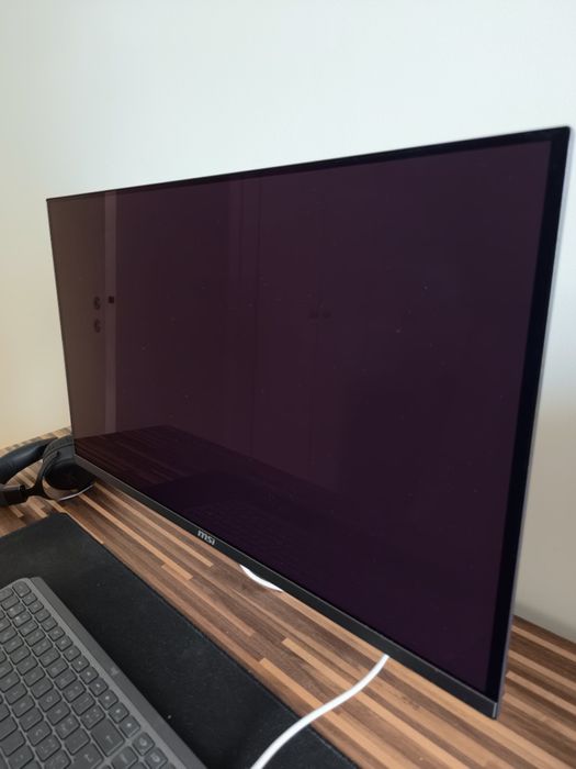 Monitor OLED 4K 240Hz - MSI 272URX QD-OLED