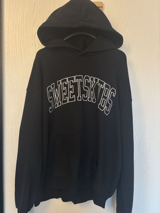 Czarna bluza z kapturem uniwersalna w bdb stanie sweetsktes