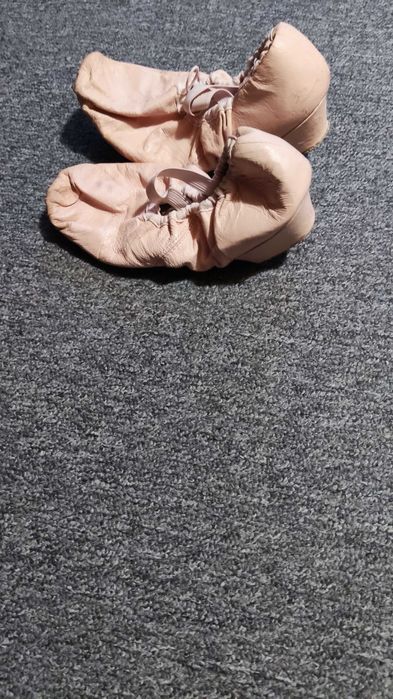 Взуття та речі для танців