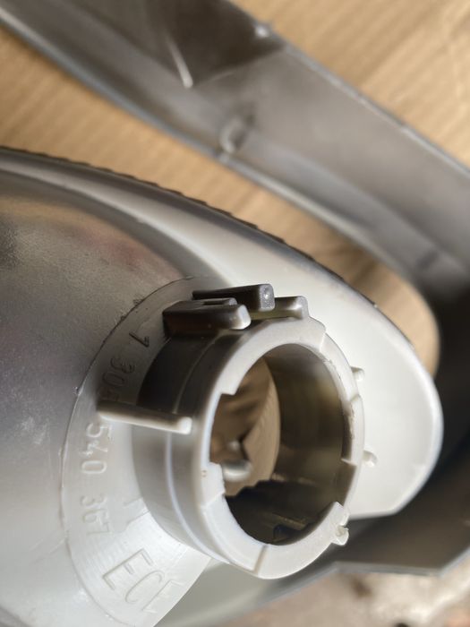 Рефлектор некелированый фары правой мерседес220