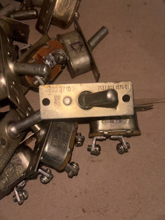 Перемикач (тумблер) двопозиційний МТЗ, ЮМЗ, ЗІЛ, КАМАЗ