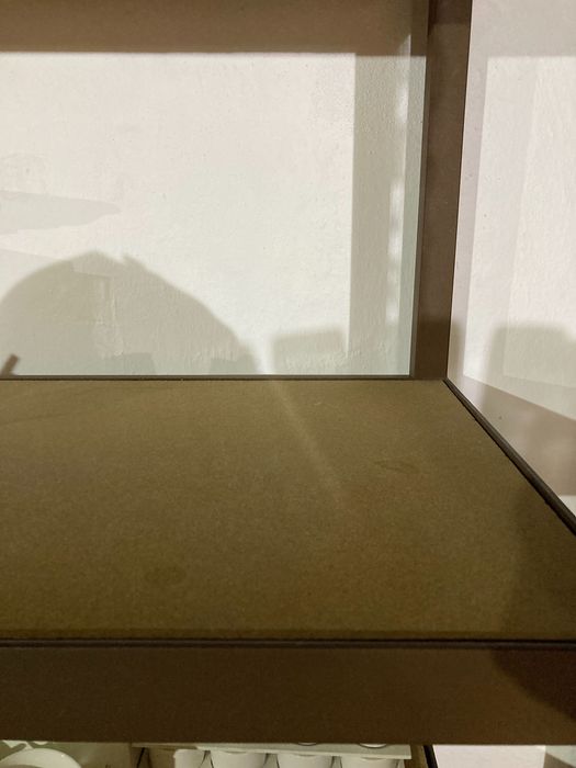 Prateleira fixa em metal e madeira (faço -50% desconto do preço indicado a levantar até ao dia 7/10/26).