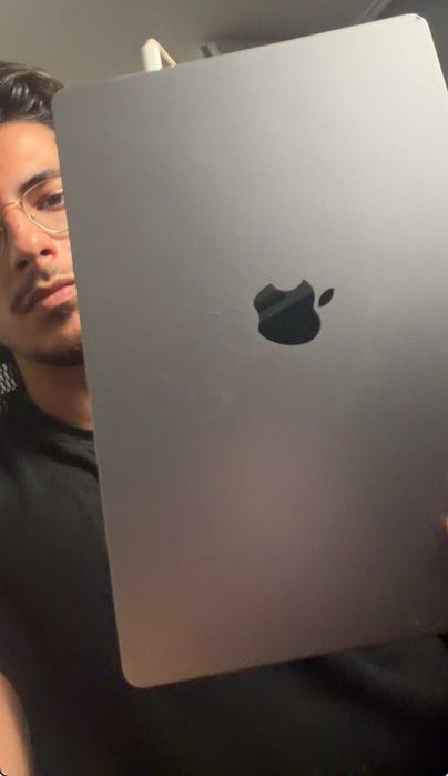 Apple Macbook Air M2  8GB RAM 258gb