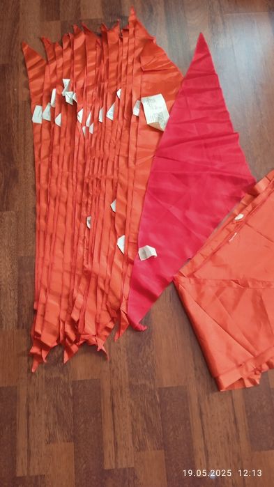 Галстук пионерский. 1983 г. С биркой . Новые. Значки.