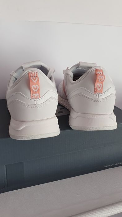 Buty nowe damskie sportowe New Balance modny biały kolor Rozmiar 36