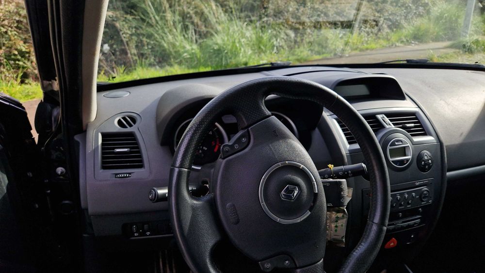 Renault Megane 2 dCi 1.5 (105cv) 250.00kms Versão “Luxe Privilège”