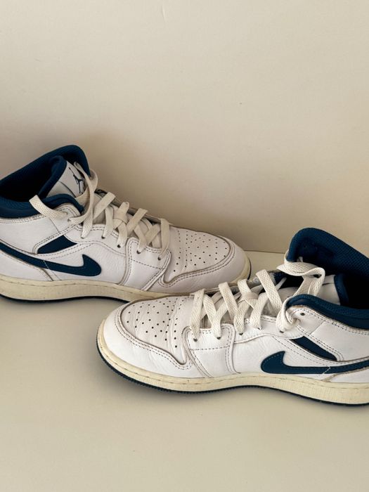Jordan 1 azul e branco