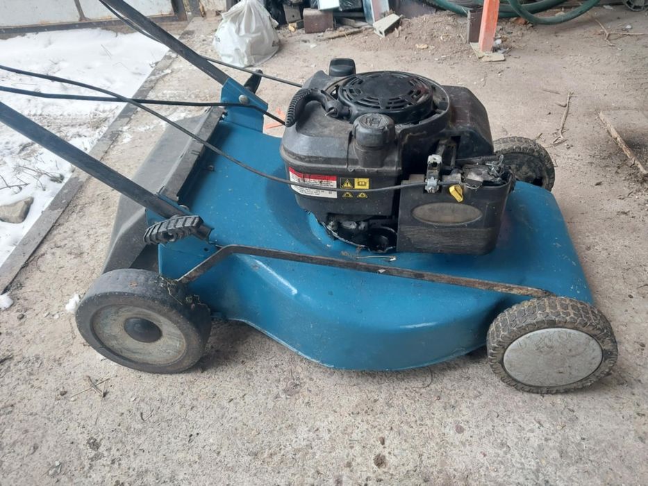 Газонокосарка самохідна