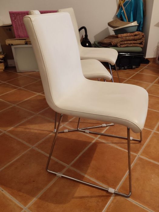 2 Cadeiras em napa branca