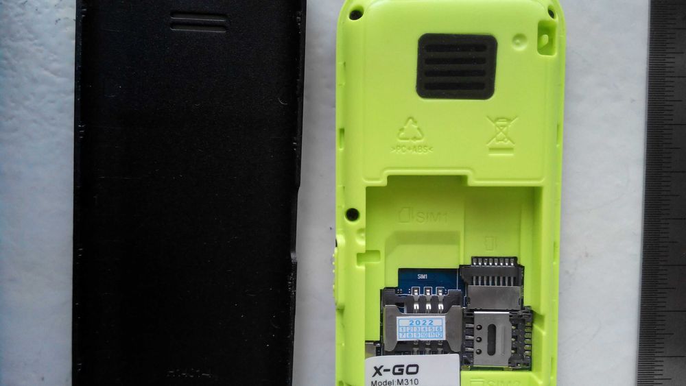 Кнопочный телефон на 2 сим-карты с мощным фонариком