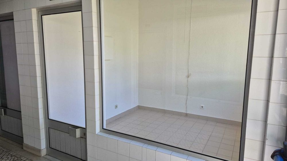 Arrenda-se loja na Galeria Azul