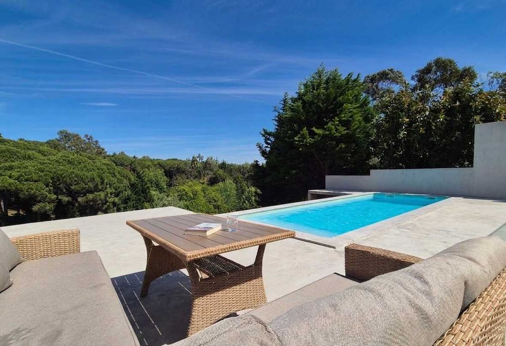 Moradia Isolada T4 com Vista Mar, Piscina e 2.000m² de Terreno