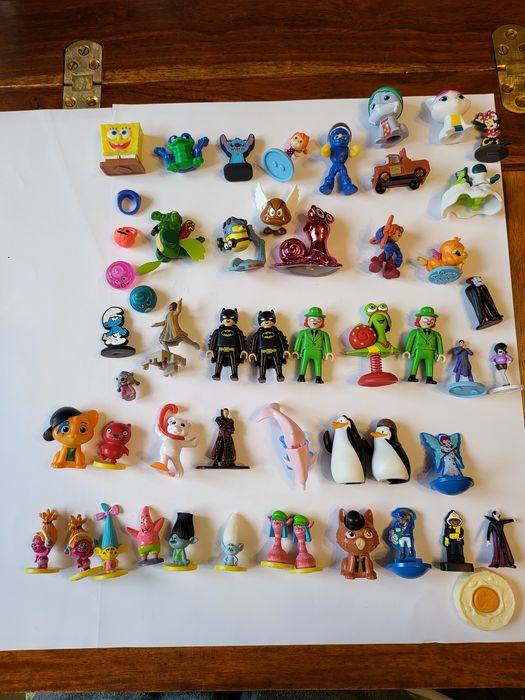 Figurki Kinder niespodzianka I inne z filmu Trole pingwiny z madagaskaru 50 szt.