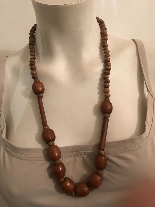 Vários Colares NOVOS. Egípcio Artesanal em Madeira com Elefantes gravados