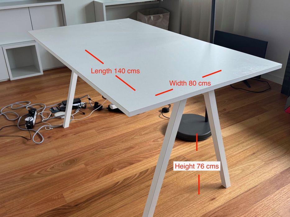 Mesa de escritório Ikea. 40 euros.