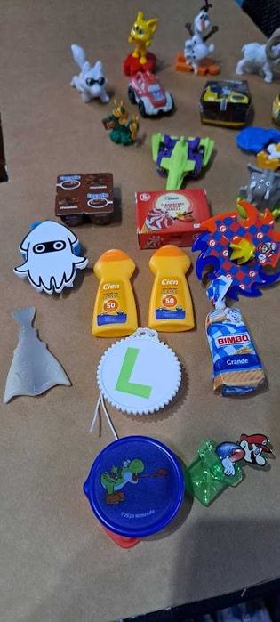 Bonecos PVC , Kinder, Vários...