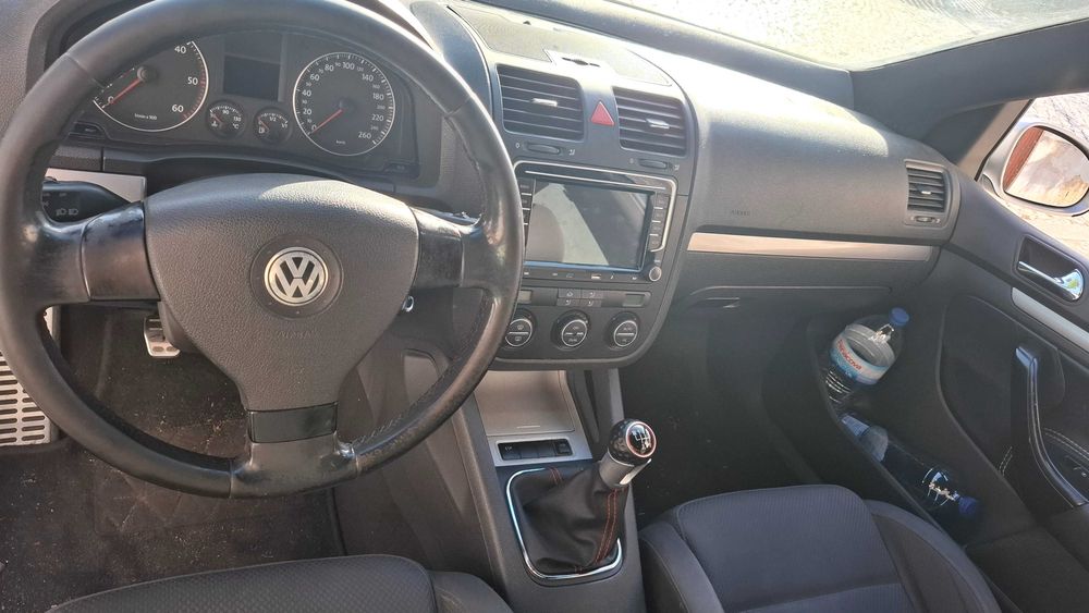 VW Golf V 2.0 TDI (140cv) – 2003 – Para Desocupar / Bom Projeto