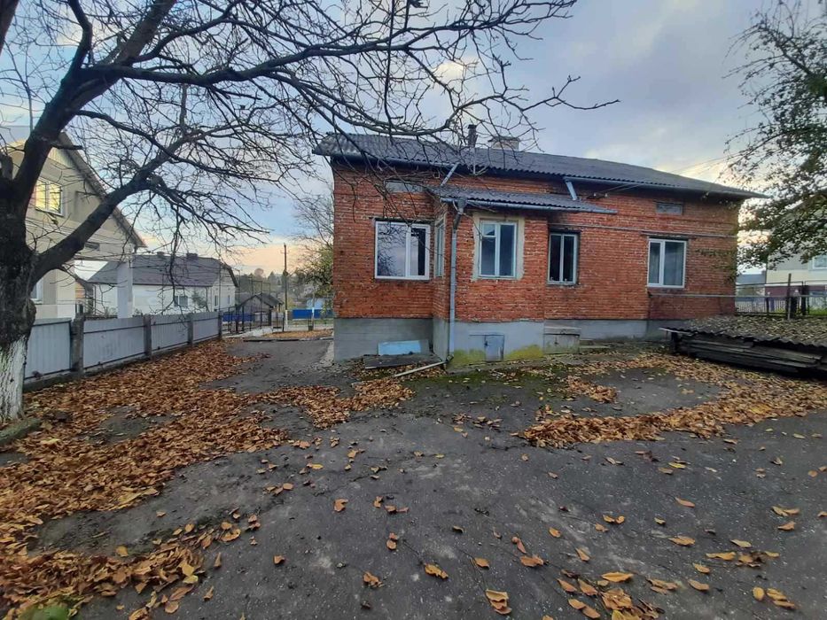 Великий цегляний будинок з гаражем та хлівом для хорошого Господаря!!!