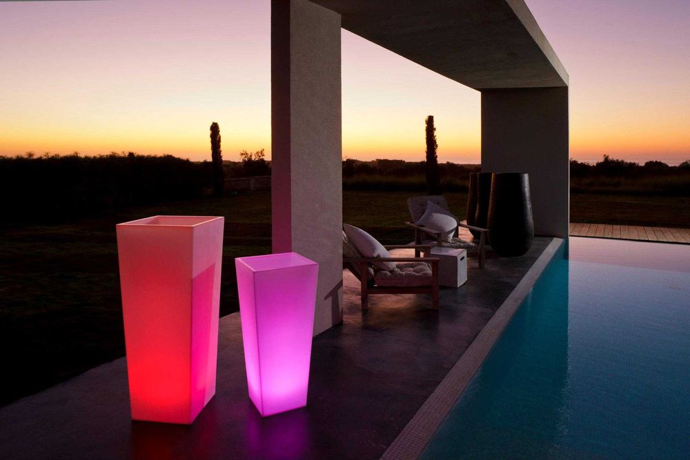 Mobiliario led mesas bares sofas