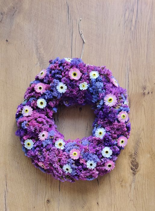 Wianek z suchych kwiatów zatrwianu i suchołuski 34cm