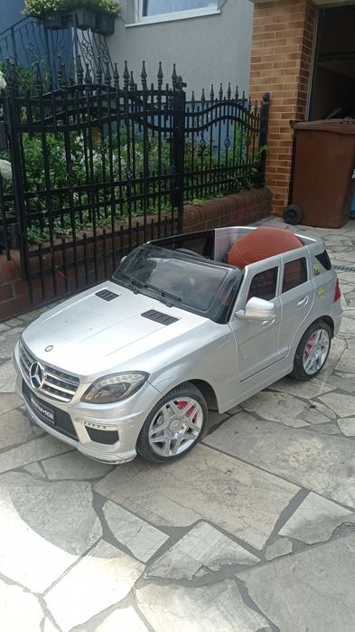 Auto na akumulator dla dzieci - srebrny Mercedes