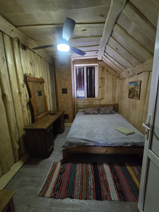 Продаж затишної садиби з 2 будинками