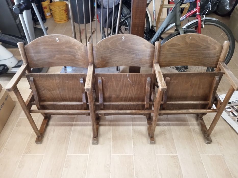 Krzesła kinowe - PRL