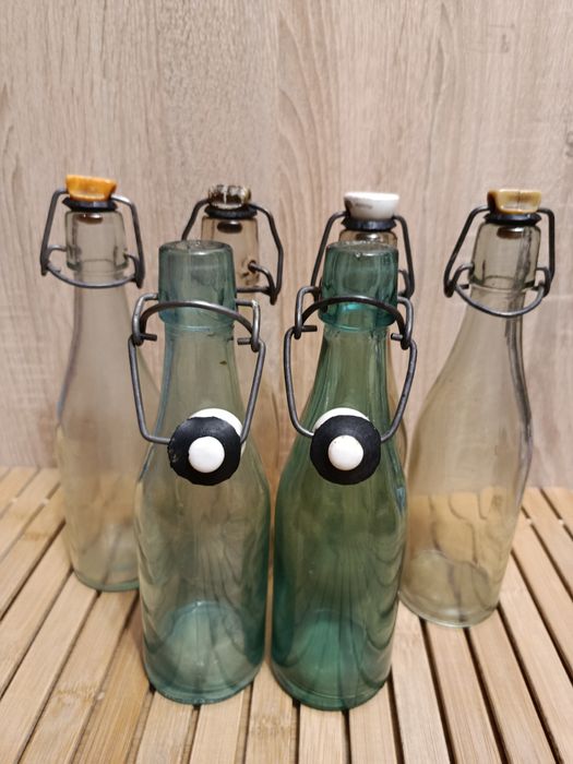 Stare butelki z kapslem ceramicznym krechla 0,3 l przeźroczyste z PRL