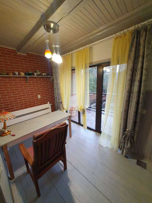 Здається 2-х поверховий будиночок у Синяку