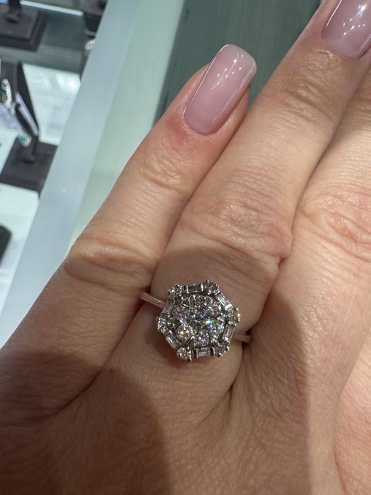 Золоте кольцо з діамантами