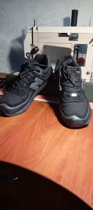 Продам чоловічі кросівки 43 р