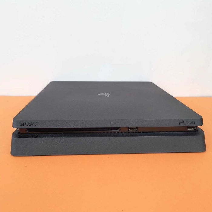 PS4 Slim 1TB Desbloqueada + GTA 5 + 3 Jogos + 1 Comando Novo + Cabo