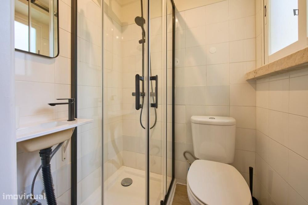 Quarto - localizado em Arroios Lisbon