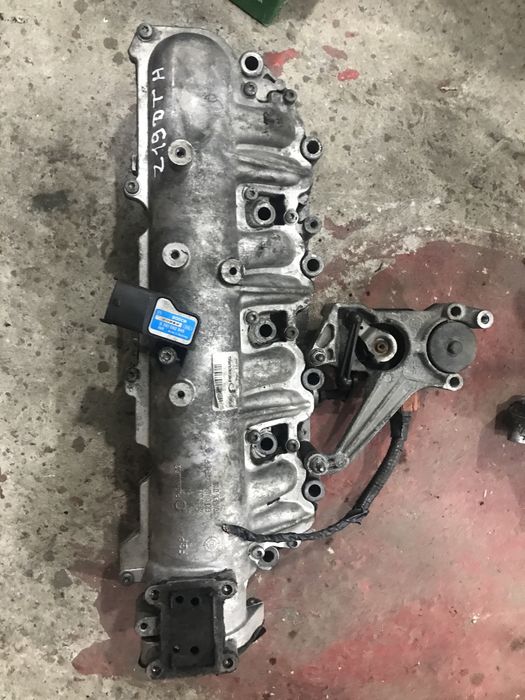 Колектор впускной Opel Z19DTH